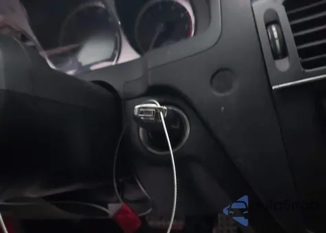 2011 Mercedes-Benz C 300 Luxury/Sport z USA, uszkodzony, nr VIN WDDGF5EB0BA451159